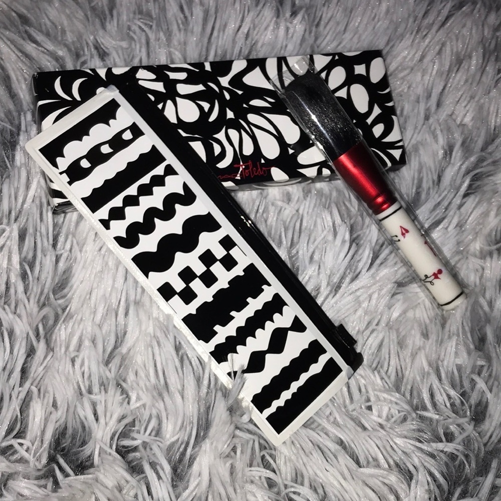 MAC cosmetics Isabel and Ruben Toledo brush